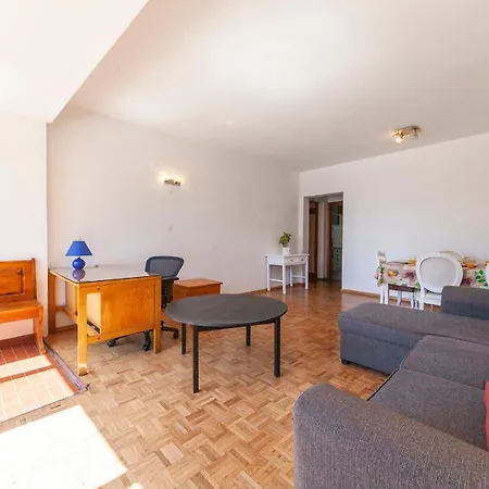 B58 - Rising Sun Holiday Place Daire Lagos